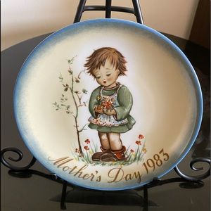 💙🧍Schmid 8" Plate Mother's Day 1983 Berta Hummel